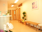 名古屋市塩釜にある女医の皮膚科クリニックの内観です